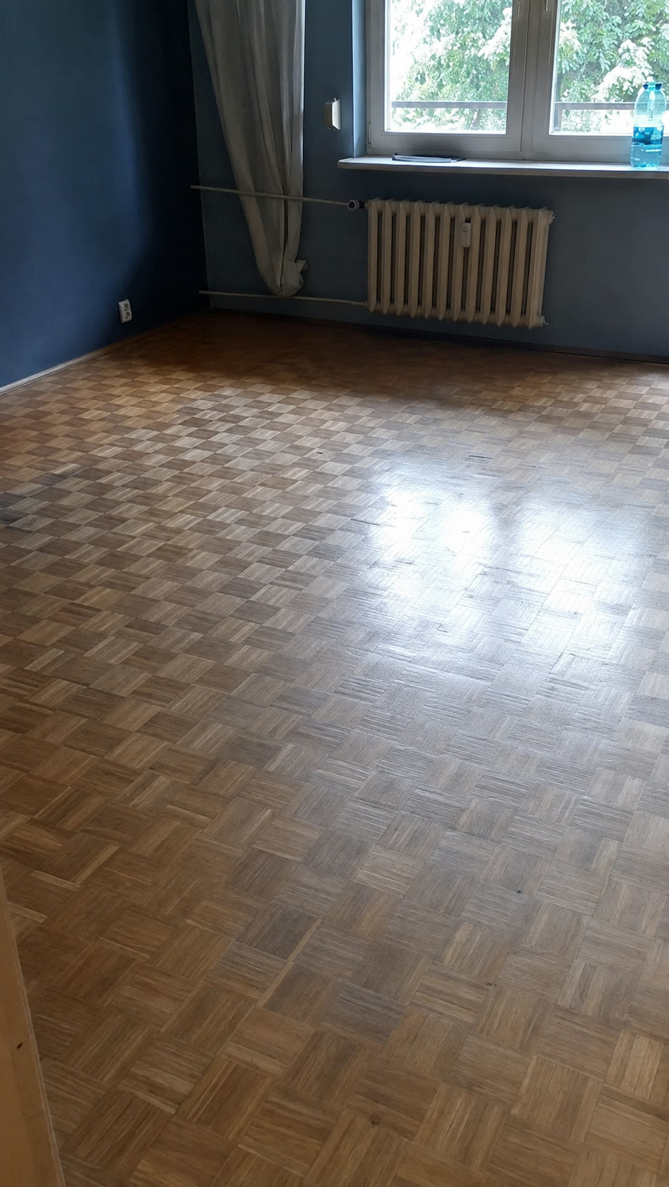 Kadr z nagrania: Mieszkanie po lokatorach po opróżnianiu
